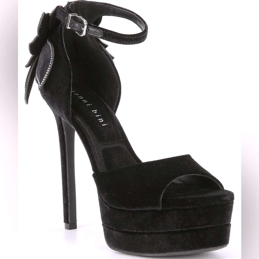 NWT Gianni Bini Karmello Velvet Flower Ankle Strap
Platform Dress Sandals 7.5